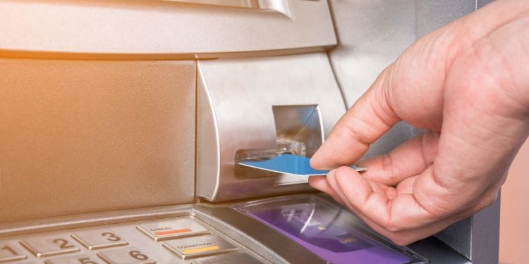 Saiba como ter acesso aos recursos bancários de um parente internado