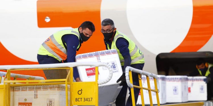 Ceará recebe 13º lote de vacinas e aplicação da primeira dose em algumas cidades será retomada