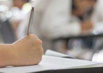 Concursos e processos seletivos oferecem mais de 700 vagas com salário de até R$ 8,2 mil no Ceará