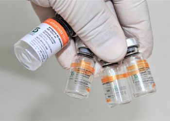 Ceará recebe mais de 190 mil doses de vacinas contra Covid-19 nesta quinta-feira (29), e primeiro lote da Pfizer chega em maio, diz Camilo