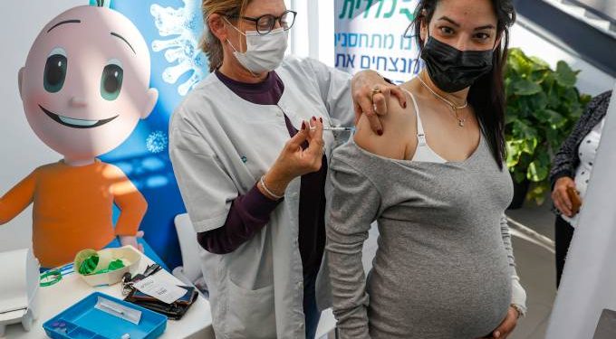 Vacina contra Covid-19 é segura para grávidas, diz novo estudo