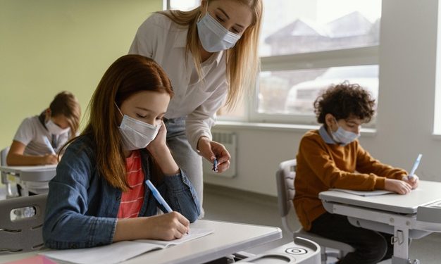 Seu filho vai retomar as atividades escolares presenciais? Veja protocolo de segurança