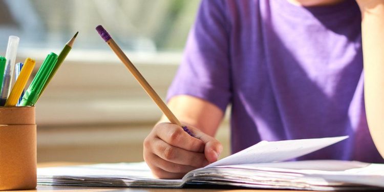 Tropeço de olhares – Por Alexandre Lucas