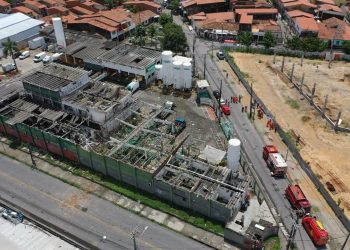 Imagem aérea mostra como ficou empresa após a explosão (Foto: Jarbas Oliveira)