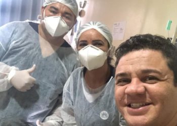 Fábio Carneirinho manifestou gratidão a profissionais da unidade de saúde (Foto: Reprodução/Instagram)