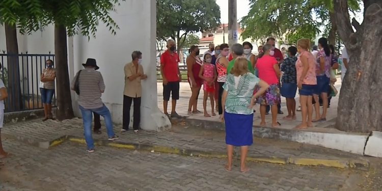 Com falta de CoronaVac, Juazeiro do Norte enfrenta problemas em aplicar segunda dose da vacina contra Covid-19