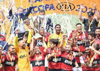 Flamengo bate o Palmeiras nos pênaltis e é campeão da Supercopa