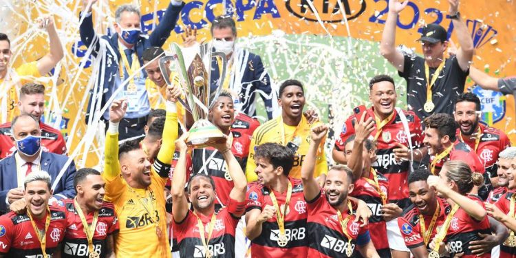 Flamengo bate o Palmeiras nos pênaltis e é campeão da Supercopa