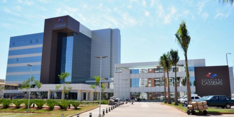 Homem que revelou amante pouco antes de ser intubado deixa UTI-Covid