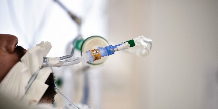 Mortes por Covid e síndrome respiratória fora de UTIs crescem 8 vezes entre janeiro e março no Ceará