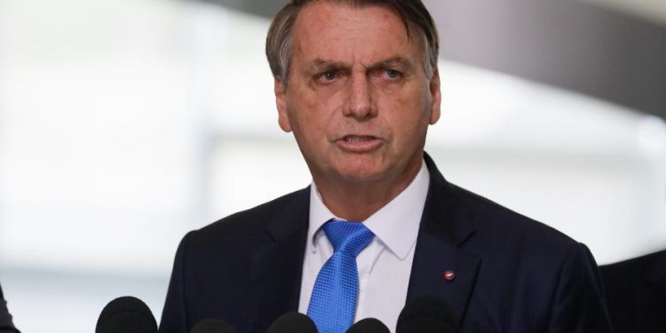 Bolsonaro sanciona Orçamento 2021 e veta R$ 20 bilhões