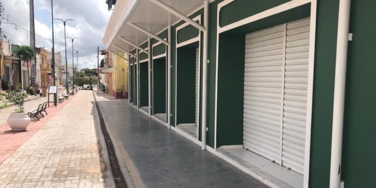 Com aumento de 17% nos casos de infecção em uma semana, Lavras da Mangabeira decreta lockdown