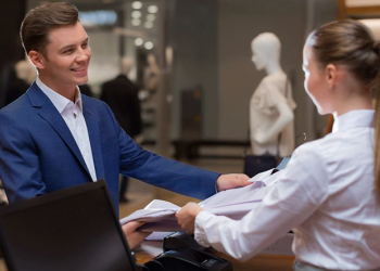 Pequenos negócios do setor de comércio geraram mais de 2,2 mil empregos formais em fevereiro, segundo Caged