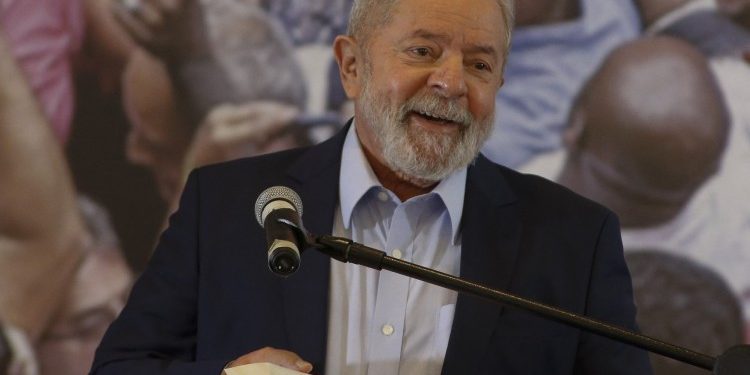 Elegível novamente, Lula tem engajamento 9 vezes maior que Bolsonaro nas redes sociais