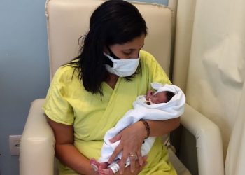 Mãe afirma que filho reconheceu a voz dela durante cantoria. "Eu fiquei muito emocionada”, lembra (Foto: Divulgação/HRN)