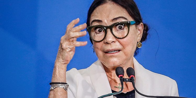 Regina Duarte é condenada em processo movido por Lula