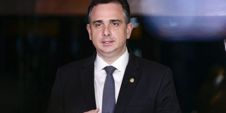 Pacheco critica Bolsonaro e diz que não vai barrar CPI da pandemia