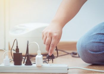 Aumento na energia vai pesar para consumidores em ambiente inflacionário já prejudicial (Foto: Shutterstock)