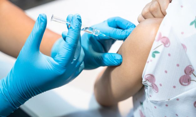 Com cidades perto de entrar na 3º fase de vacinação, pessoas com comorbidades devem preencher ou atualizar cadastro