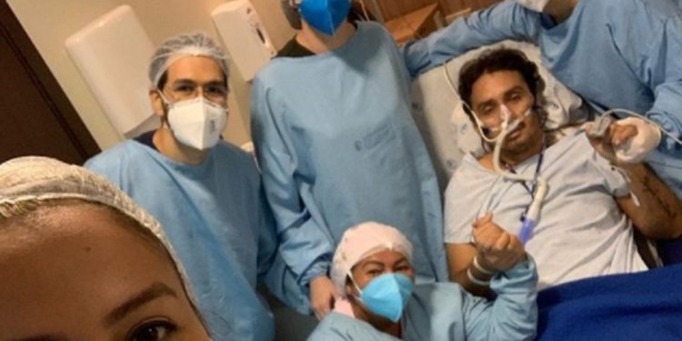 Cantor Vicente Nery é extubado, mas segue internado com Covid-19 em UTI de Fortaleza