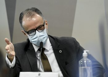 O presidente da Anvisa, Antonio Barra Torres durante depoimento na CPI da Covid (Foto: Jefferson Rudy/Ag. Senado)