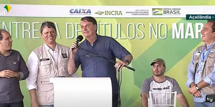 Bolsonaro vai ao Maranhão, ataca Lula e chama Dino de ‘praga’ e de ‘ditador’