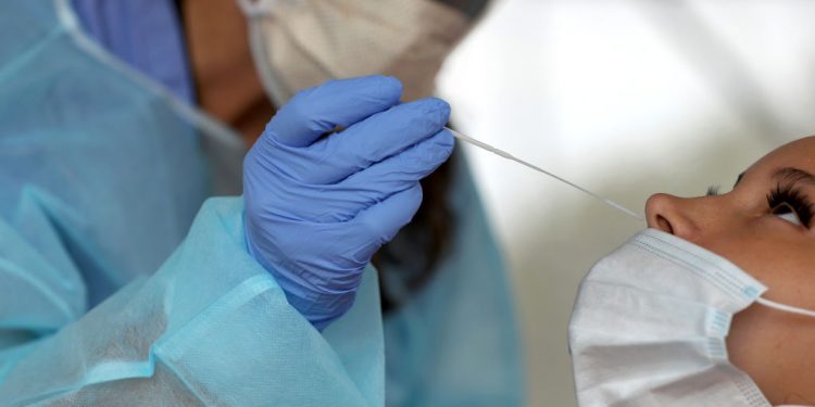 Brasil supera 15 milhões de casos de Covid-19 e 416 mil mortos