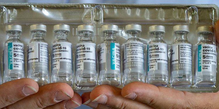 Fiocruz volta a produzir vacina após receber insumo da China