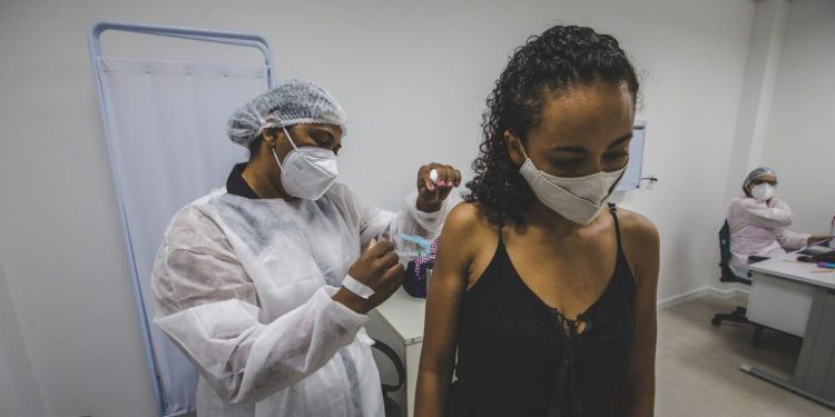 Só um terço das cidades do Ceará aplicaram mais de 90% da segunda dose das vacinas contra Covid-19
