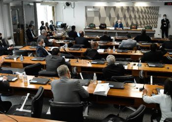 CPI da Covid: governo torce para "dar em nada"; população quer que ela traga mais vacinas