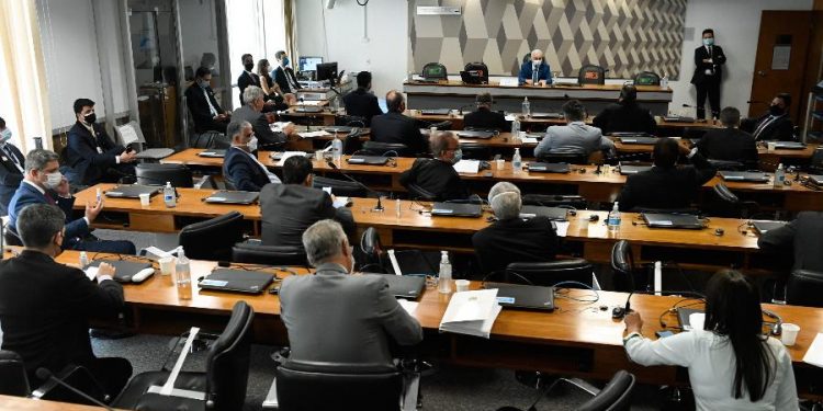 Governo acha que CPI da Covid dará ’em nada’ e que brasileiro quer vacinas