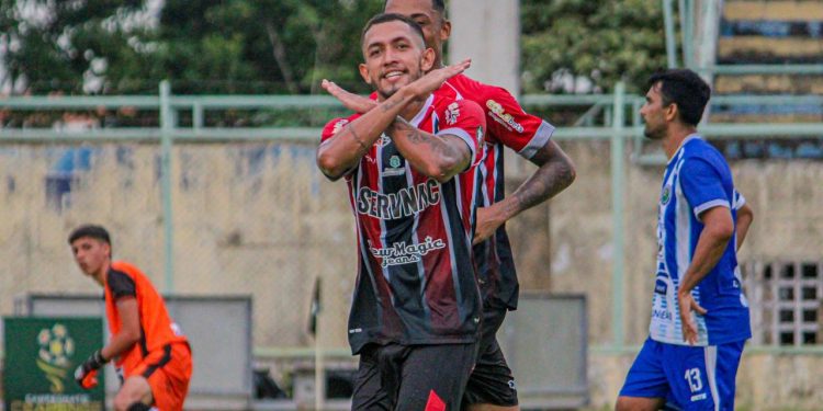 Ferroviário goleia Crato por 4 a 0 e assume liderança do Estadual