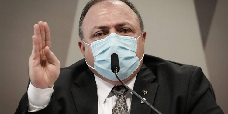 Pazuello tenta se blindar, culpa AM em crise e é acusado de mentir 14 vezes