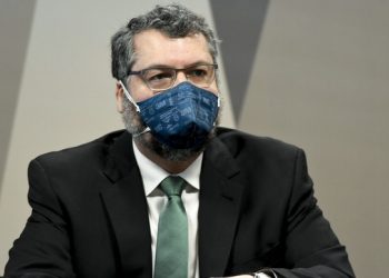 O ex-ministro Ernesto Araújo em depoimento à CPI da Covid (Foto: Jefferson Rudy/Agência Senado)