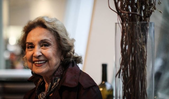 Eva Wilma é diagnosticada com câncer no ovário e está internada na UTI