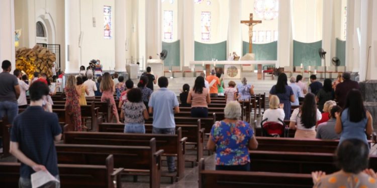 Igrejas voltam a poder funcionar aos fins de semana até 17h no Ceará