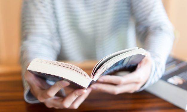 Lendo histórias indefinidas – Por Alexandre Lucas