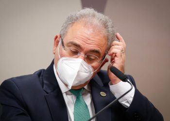 O ministro da Saúde, Marcelo Queiroga, fala na CPI (Comissão Parlamentar de Inquérito) da Covid no Senado. A comissão investiga o uso do dinheiro federal que foi enviado para cidades e Estados, além de supostas omissões do governo federal no combate à pandemia (Foto: Sérgio Lima/Poder360)