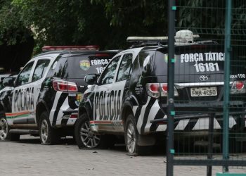 O motim protagonizado por centenas de policiais militares durou quase duas semanas. Viaturas ficavam estacionadas dentro dos quarteis (Foto: Fabiane de Paula)