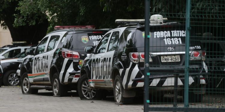 Dez policiais militares são denunciados por omissão e crime de atentado contra viatura durante motim