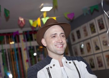 Morre o ator e comediante Paulo Gustavo, aos 42 anos, em decorrência da Covid-19