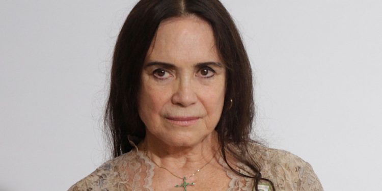 Após decisão judicial, Regina Duarte pede desculpas por divulgar informação falsa sobre ex-primeira-dama Marisa Letícia