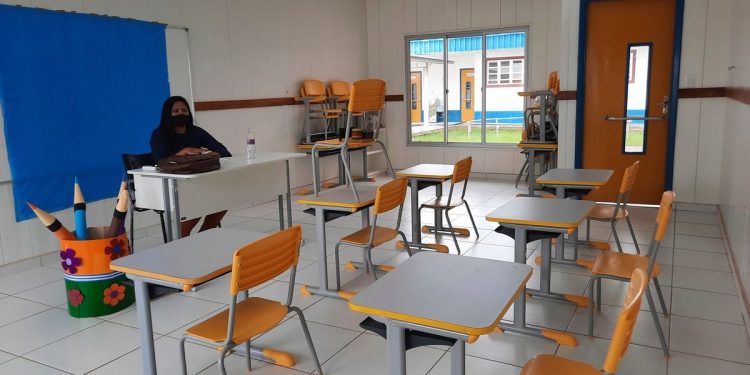 Ceará não tem previsão de vacinar professores contra Covid-19