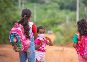Após 14 meses, estudantes da rede municipal de educação em Várzea Alegre retornam às aulas presenciais (Foto: Fábio Oliveira/Prefeitura de Várzea Alegre)