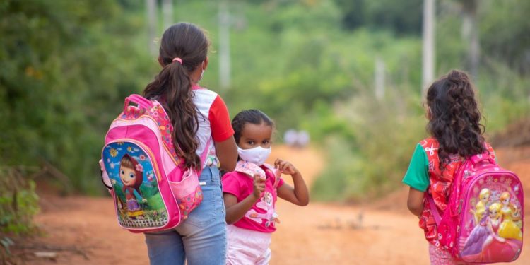 Após 14 meses, estudantes voltam às aulas presenciais na rede municipal de Várzea Alegre