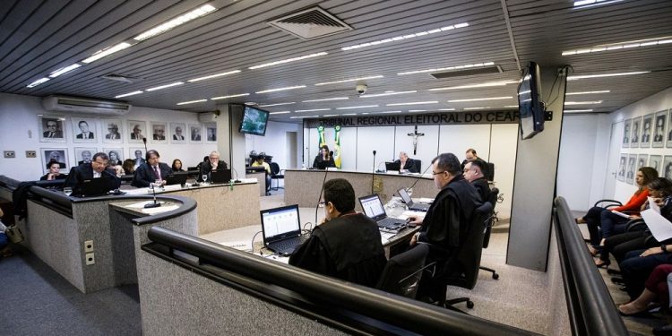 Sete prefeitos do Ceará têm pendências na Justiça e população vive clima de instabilidade