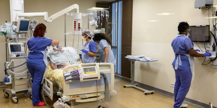 Ocupação de leitos cai, mas Ceará tem média diária de 2,1 mil pessoas internadas com Covid em junho