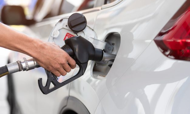 Confira dicas para economizar até R$ 2 mil por ano com combustível