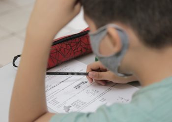 Avaliações nas escolas cearenses devem ocorrer tanto no modo presencial, como remoto, segundo decreto (Foto: Dirceu Portugal/Fotoarena/Estadão Conteúdo)