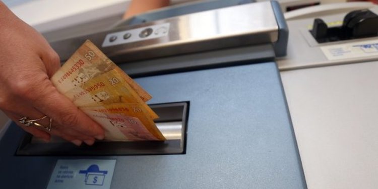 Servidores estaduais do Ceará recebem primeira parcela do 13º nesta segunda-feira (21)